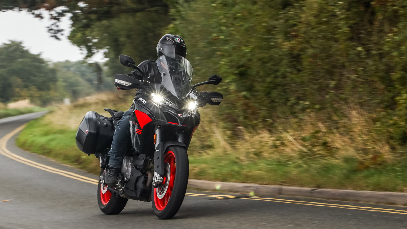 Ducati Multistrada V2 S - riding